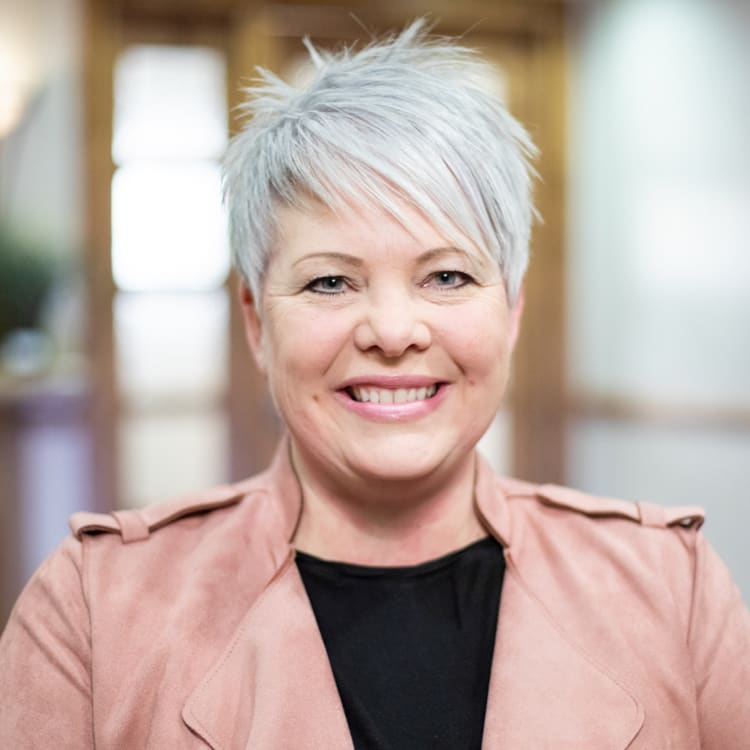 Jodi had a tooth extraction, bone graft, and dental implant placed at Utah Surgical Arts in Lehi, UT