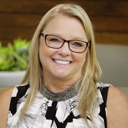 Lynn dental implant  facewall