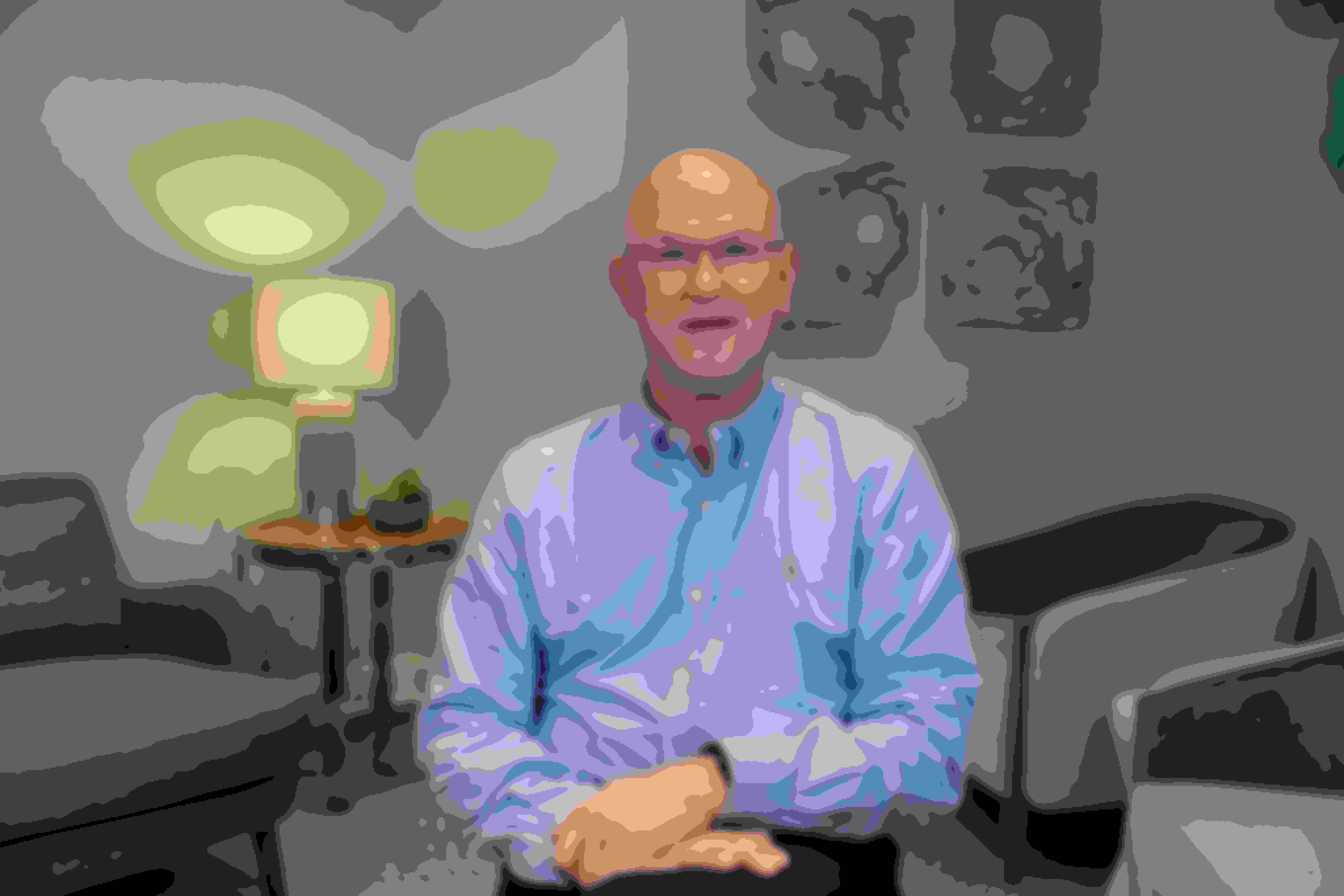 Paul DI EXT BG desktop