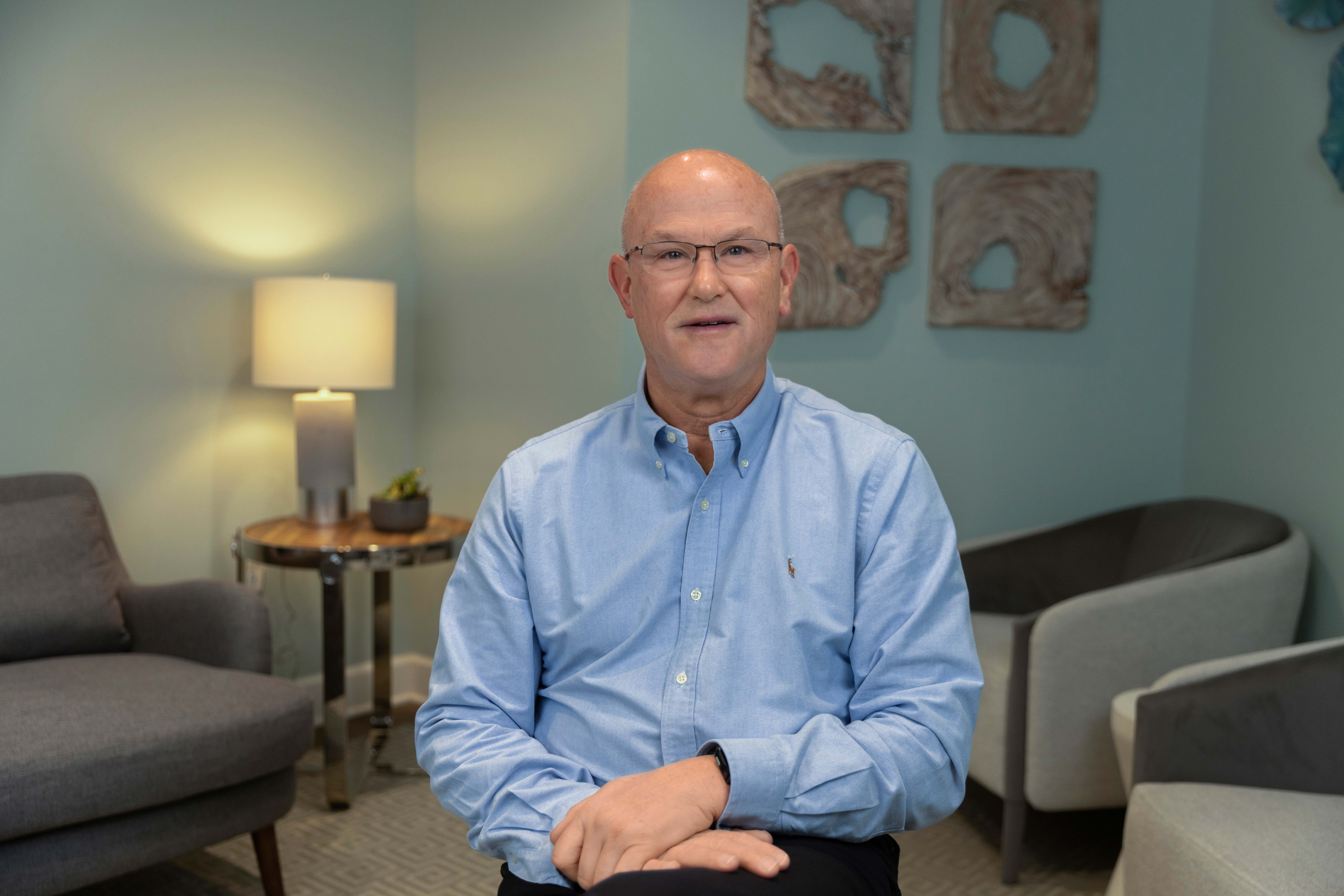 Paul DI EXT BG desktop