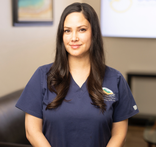 About-staff-photos-Amanda_FrontDesk