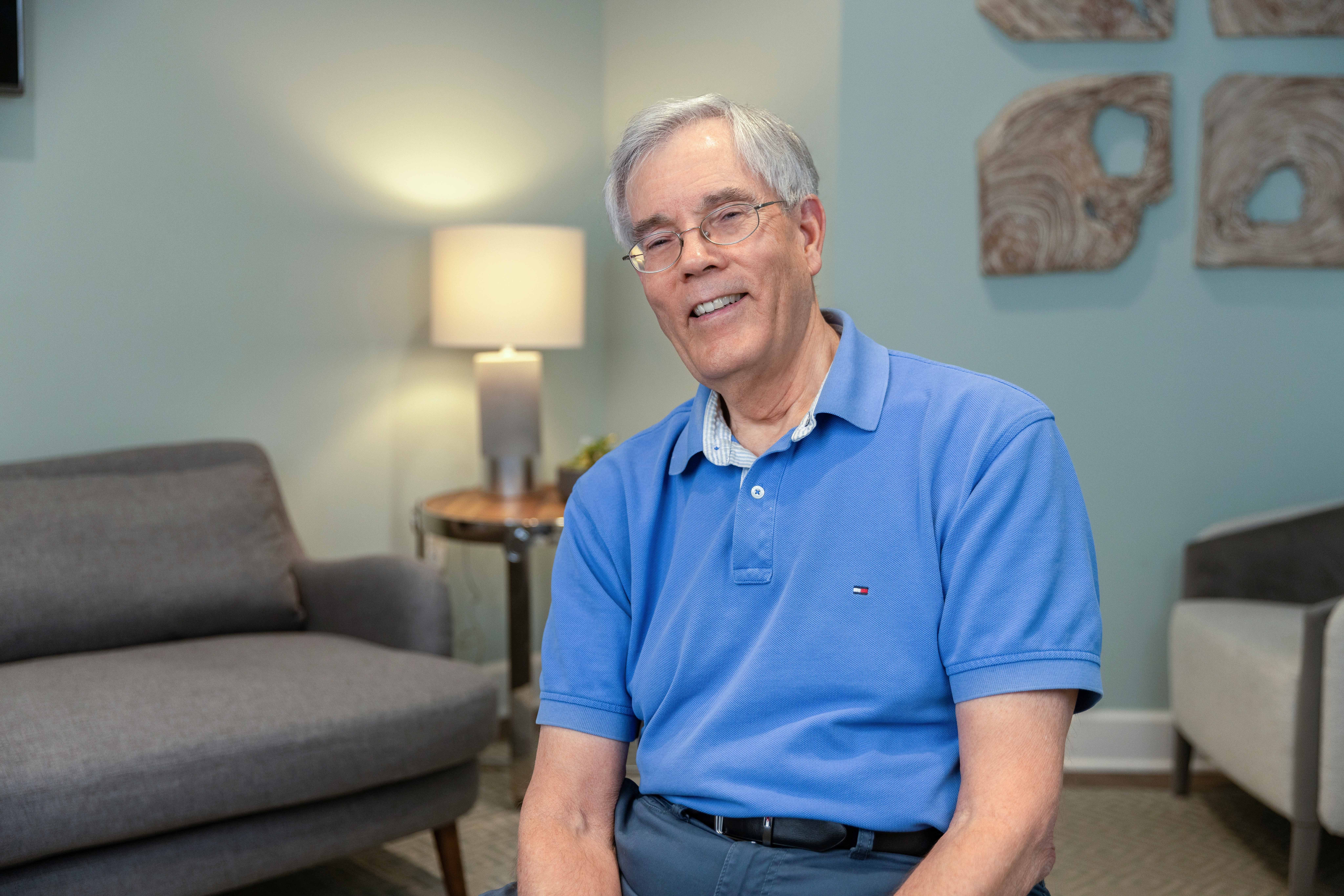 George EXT DI BG desktop.