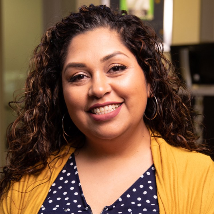 Dinora necesitaba frenillos para alinear su sonrisa en clovis, CA