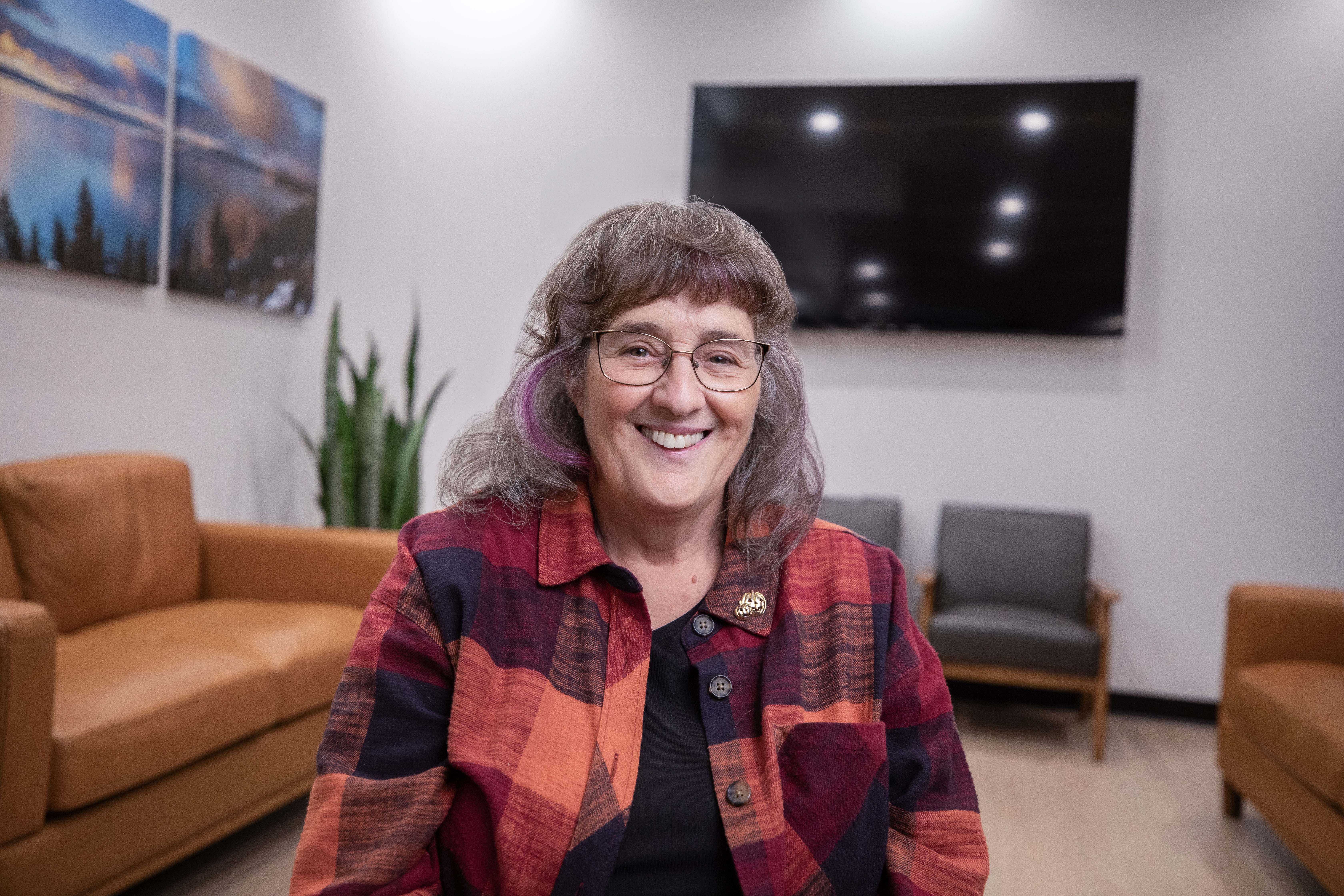 Jackie EXT BG desktop