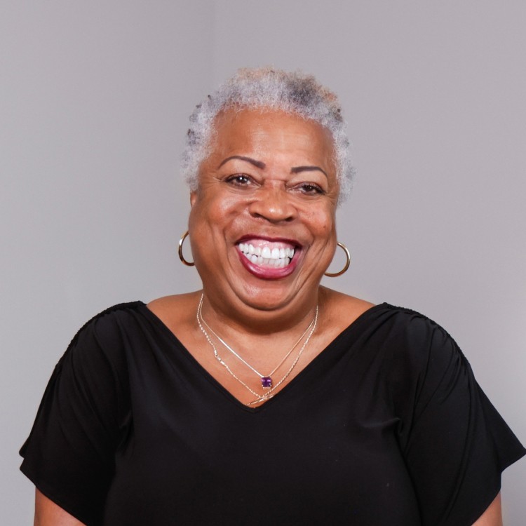 Lillie Ext BG DI facewall