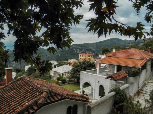 Керамическая черепица: сколько весит и нужно ли укреплять кровлю