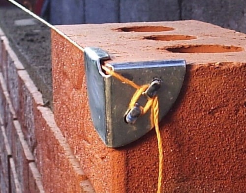Как класть кирпич ровно