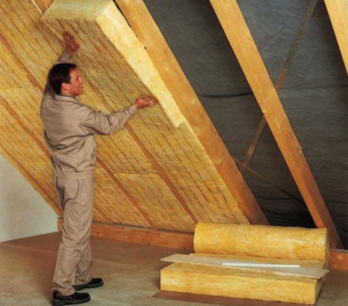 Утепление кровли минеральной ватой: толщина и технология