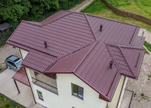 Монтаж конька на металлочерепицу: как сделать правильно