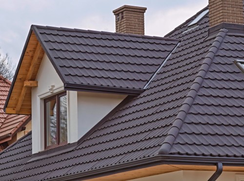 Как правильно сделать свесы металлочерепицы: нормы и ошибки