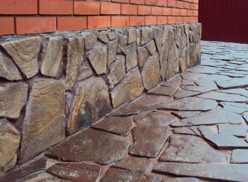 Декоративный камень на фасад: как клеить правильно