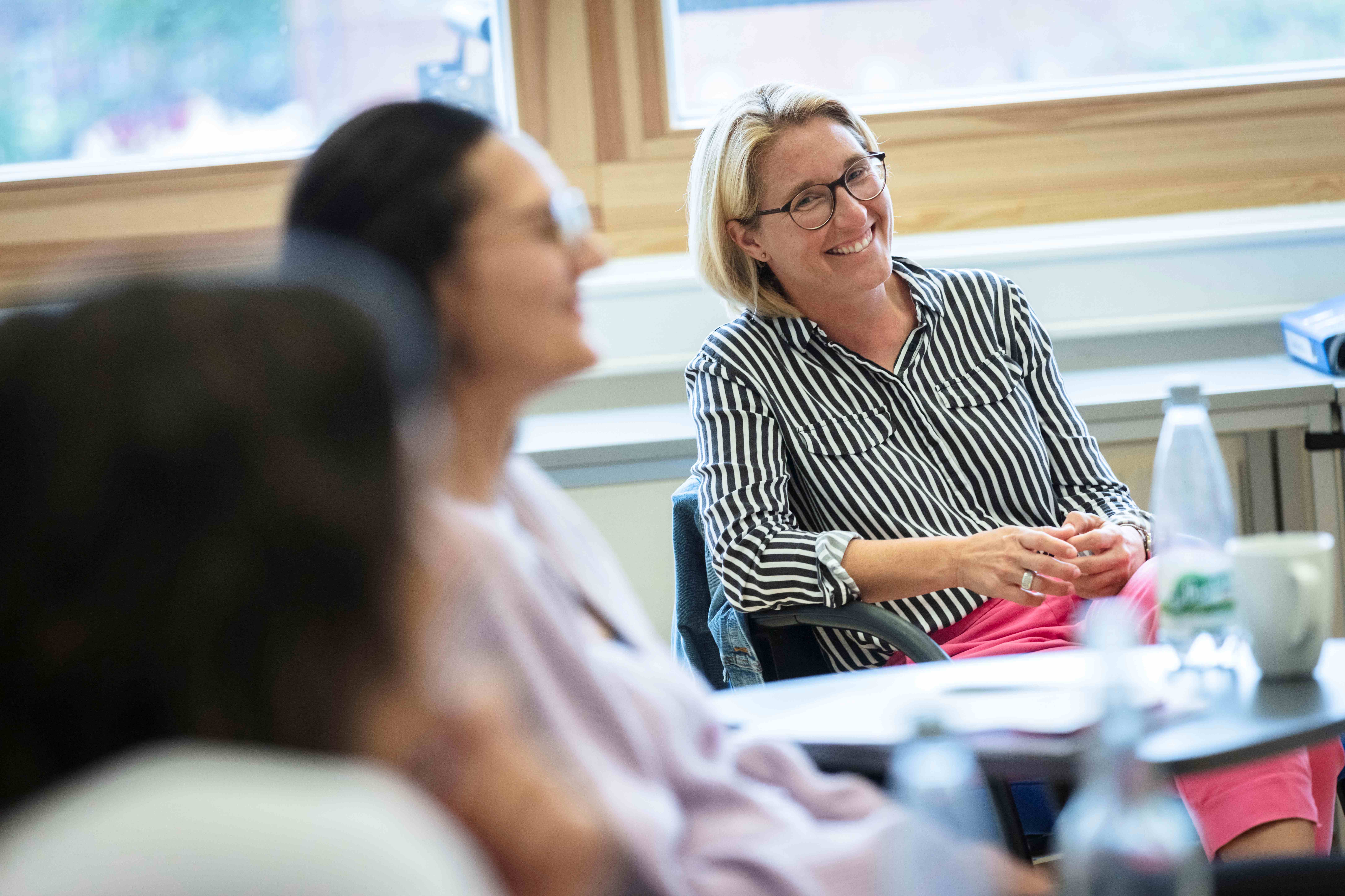 Teilnehmerin im Austausch während der Coachingausbildung