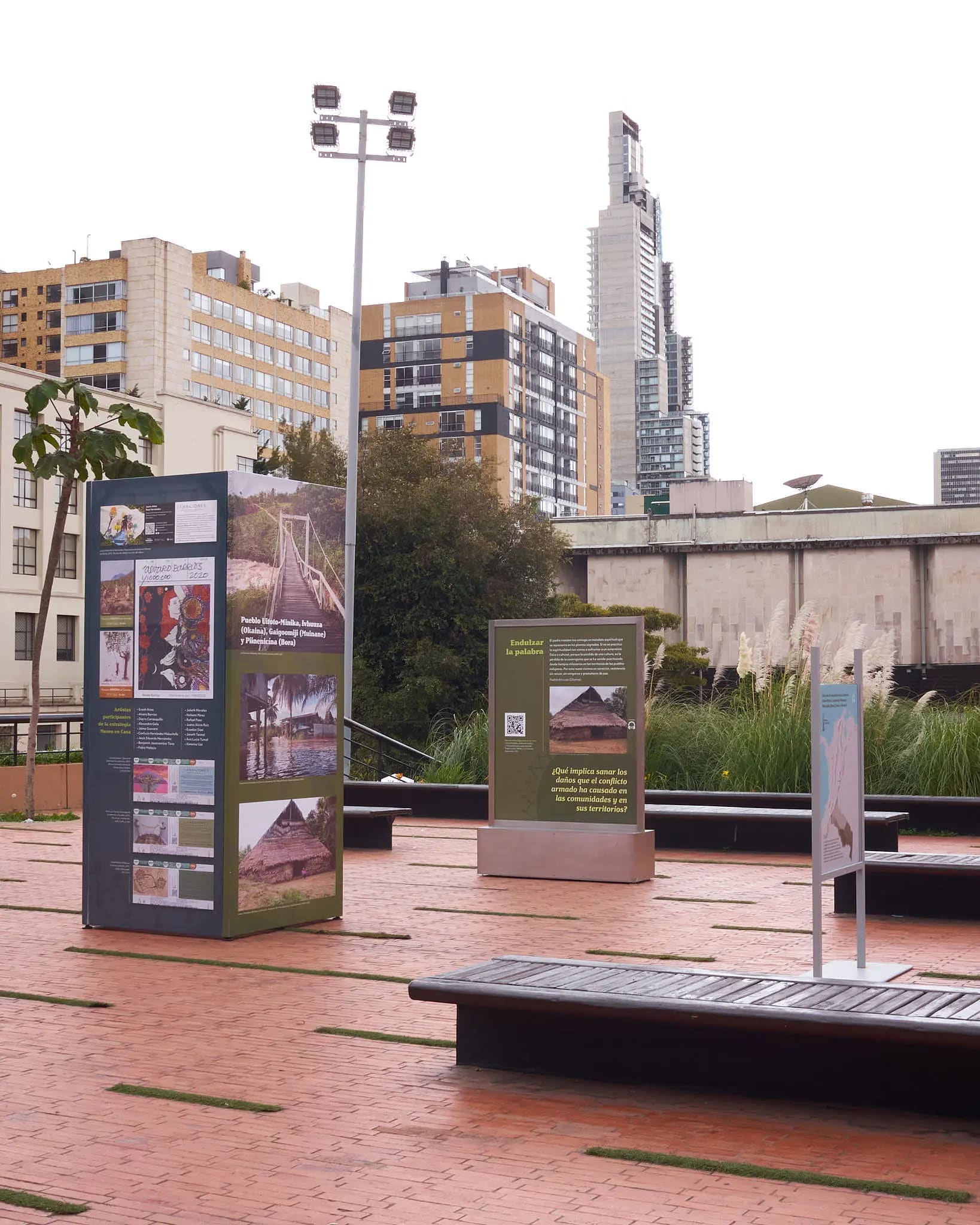Sistema de módulos expositivos endulzar la palabra