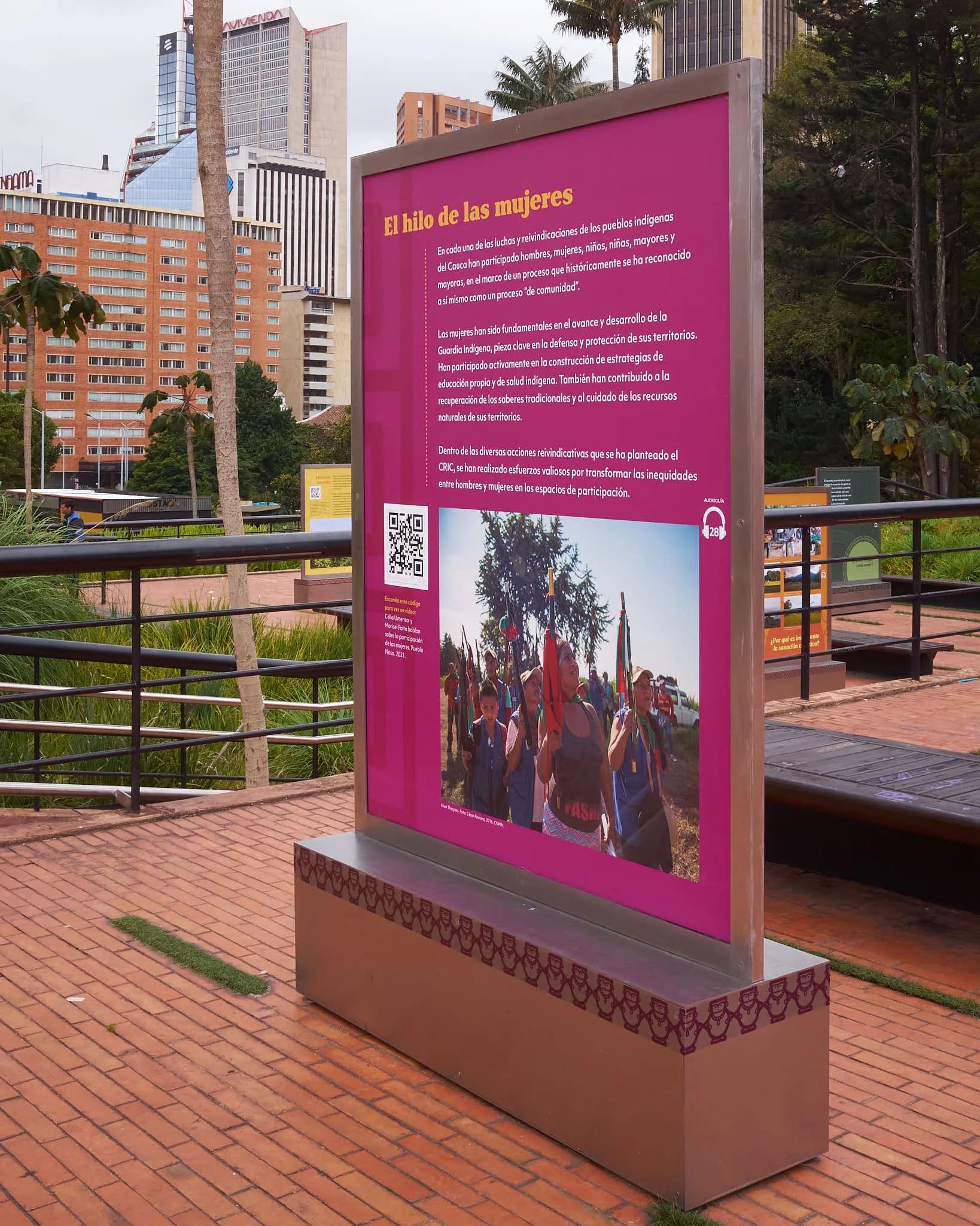 Panel temático impreso el hilo de las mujeres