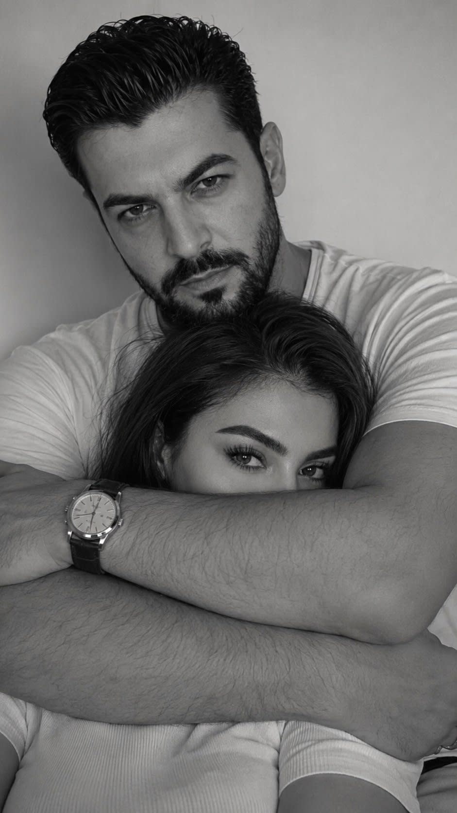 پرامپت پرتره سیاه و سفید صمیمی و رئال
