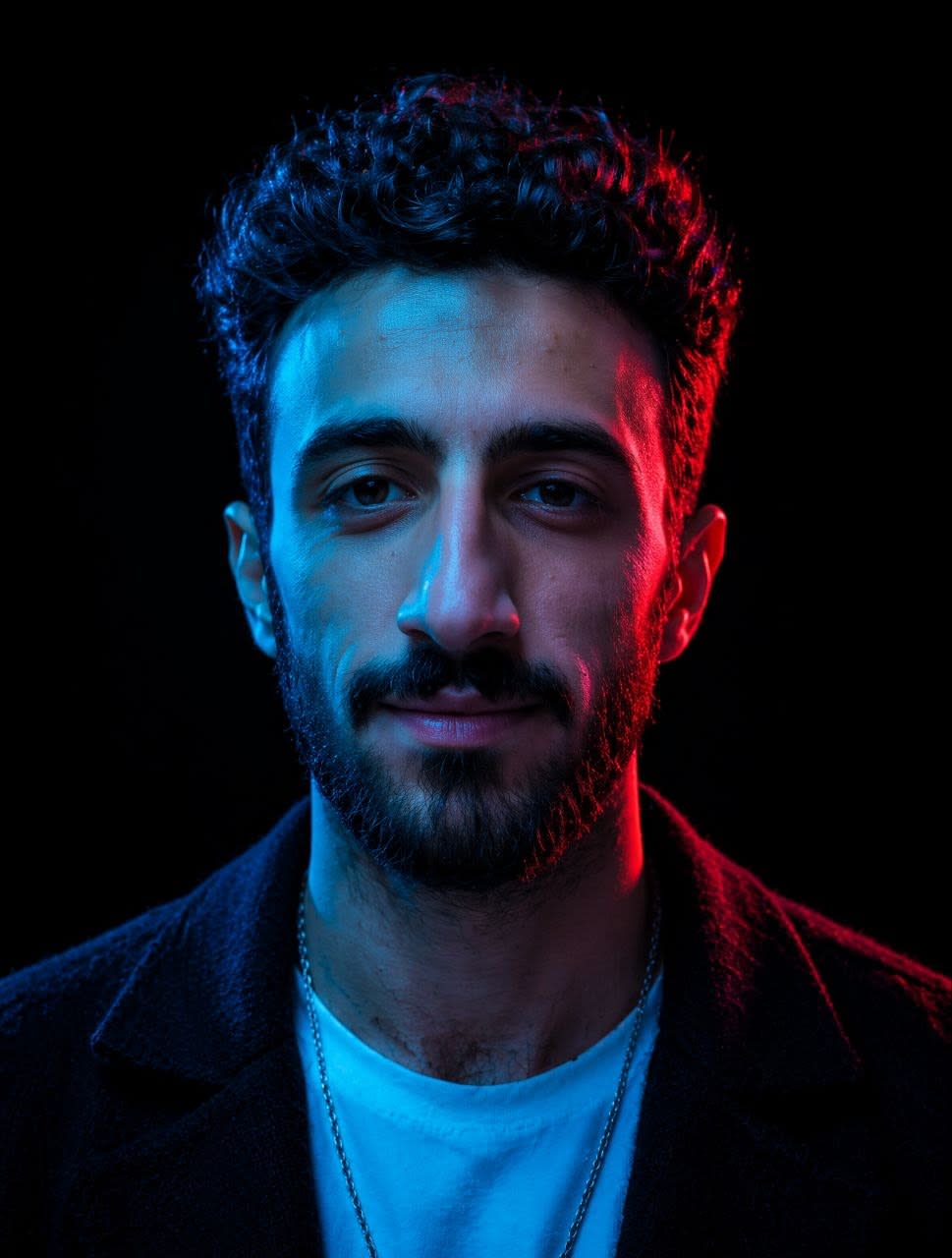پرامپت پرتره سینمایی نئونی
