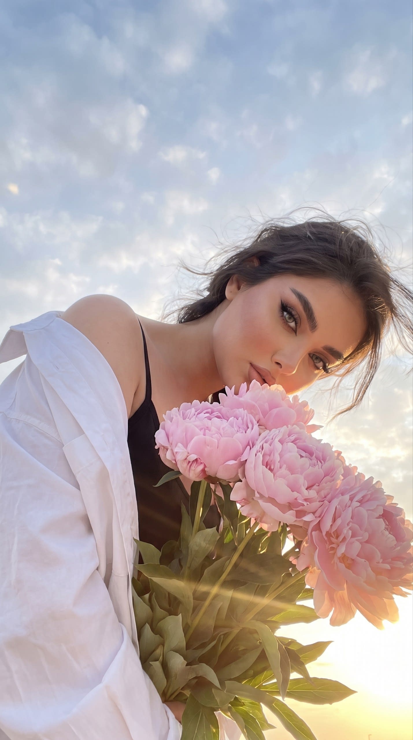 پرامپت عکاسی لایفاستایل با حفظ چهره