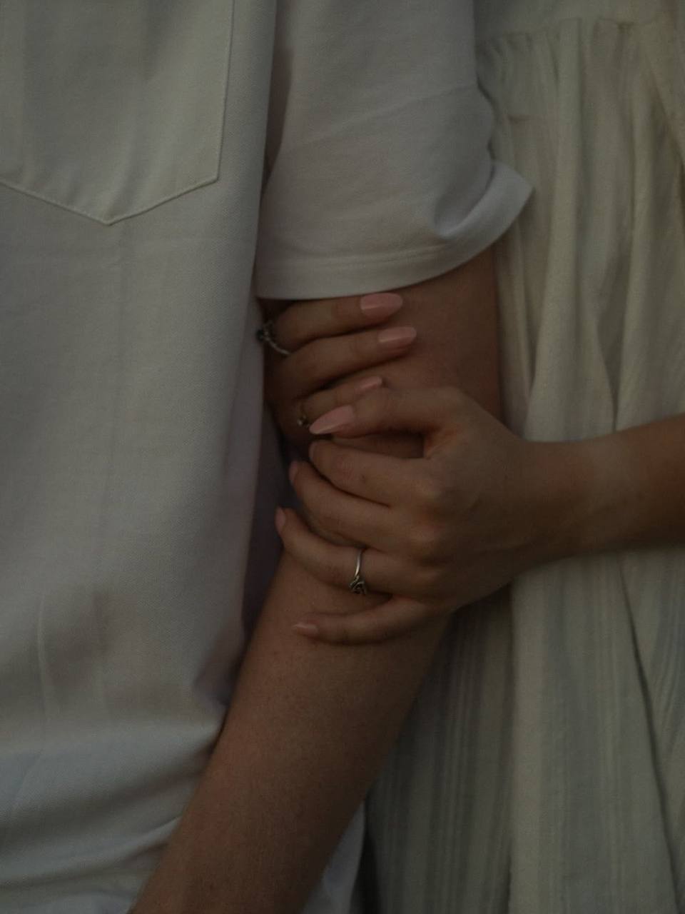 تصویر پرامپت افکت سینمایی رویایی و طلایی | PromptsFA