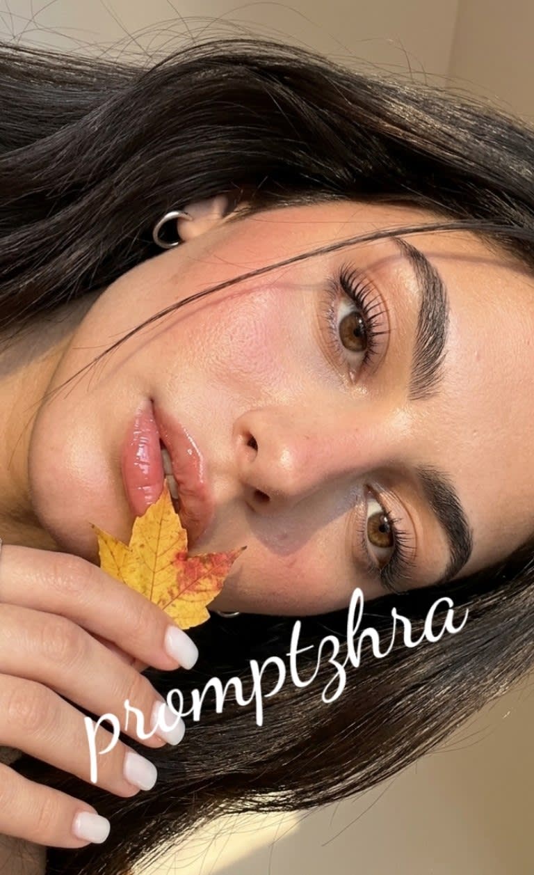 تصویر پرامپت سلفی پاییزی و صمیمی | PromptsFA