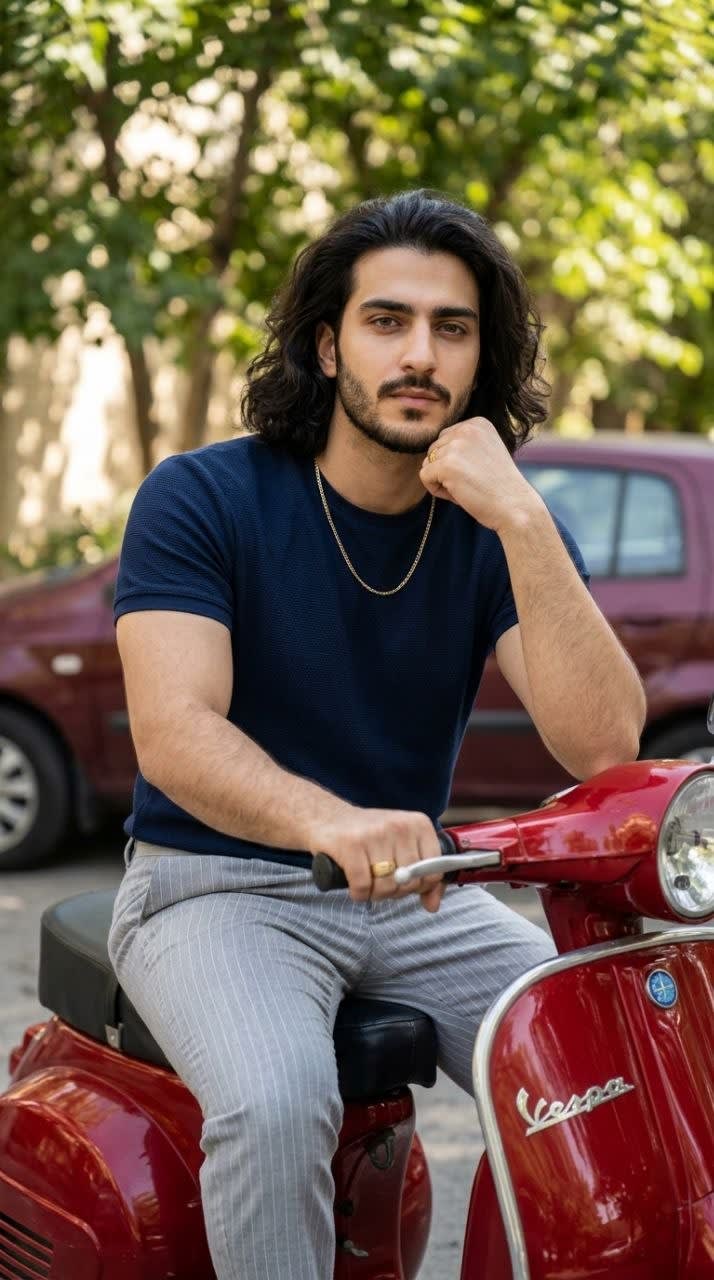 تصویر پرامپت مرد جوان با وسپا کلاسیک | PromptsFA