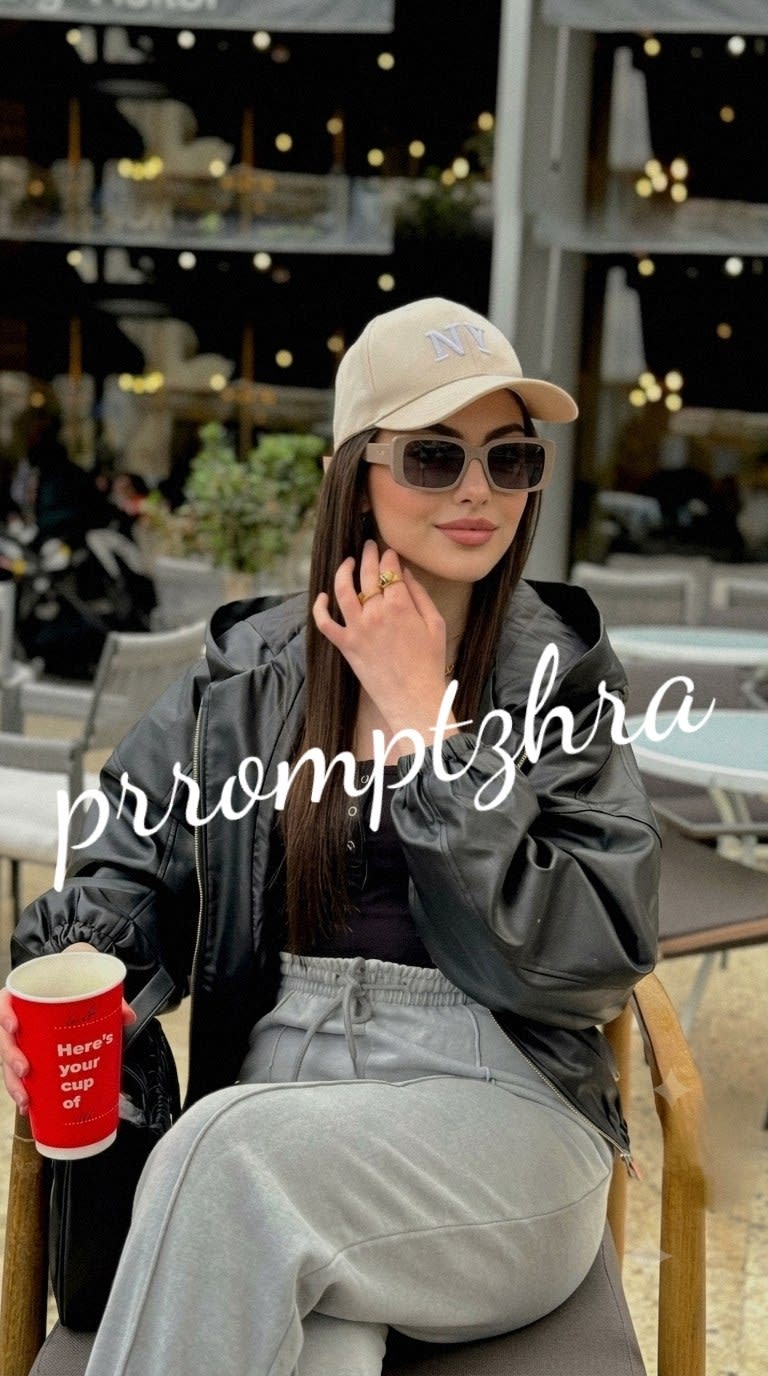 تصویر پرامپت پرتره لایفاستایل کافه | PromptsFA