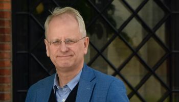 Kulturfredag i kafeen: Julekåseri med Henrik Syse!