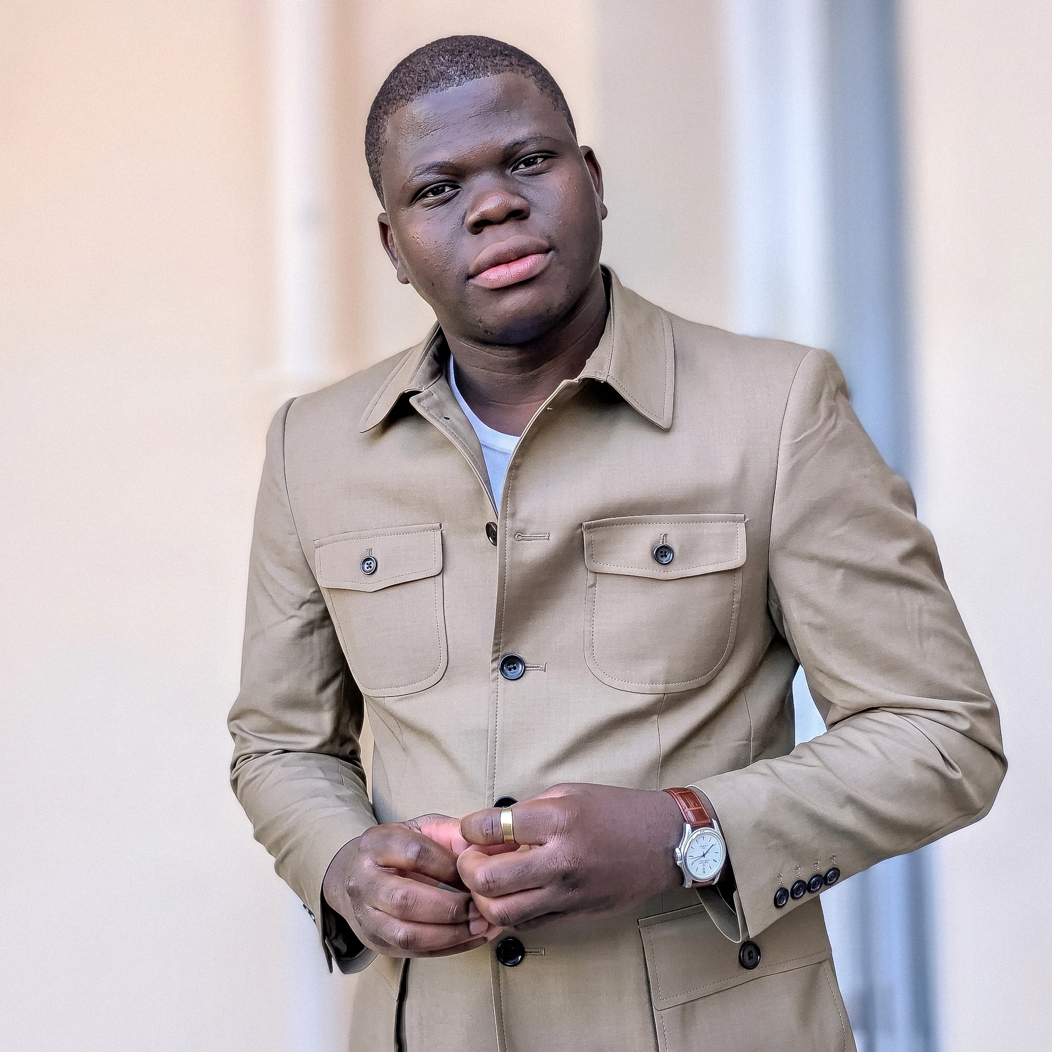 Brice Ahossa – Leader et écrivain béninois
