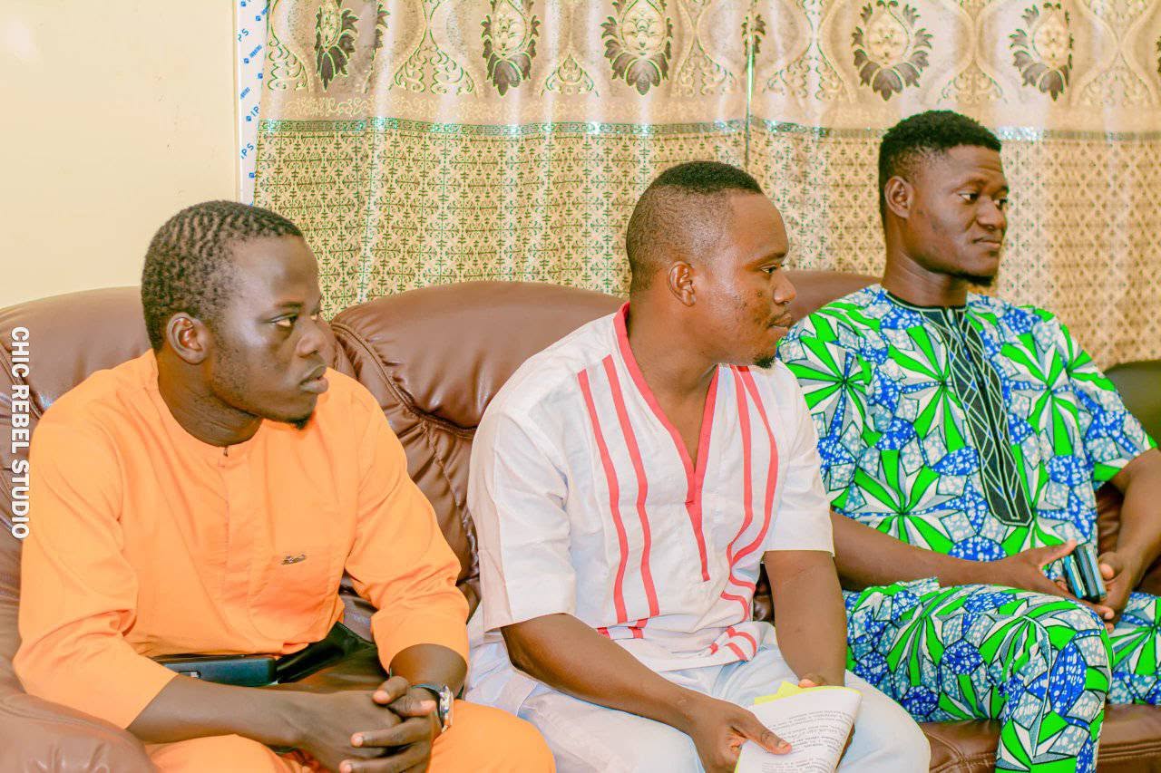 Wilfried Dossou, David Agbokou et Herve Akakpo reçus au salon d'honneur de la Mairie