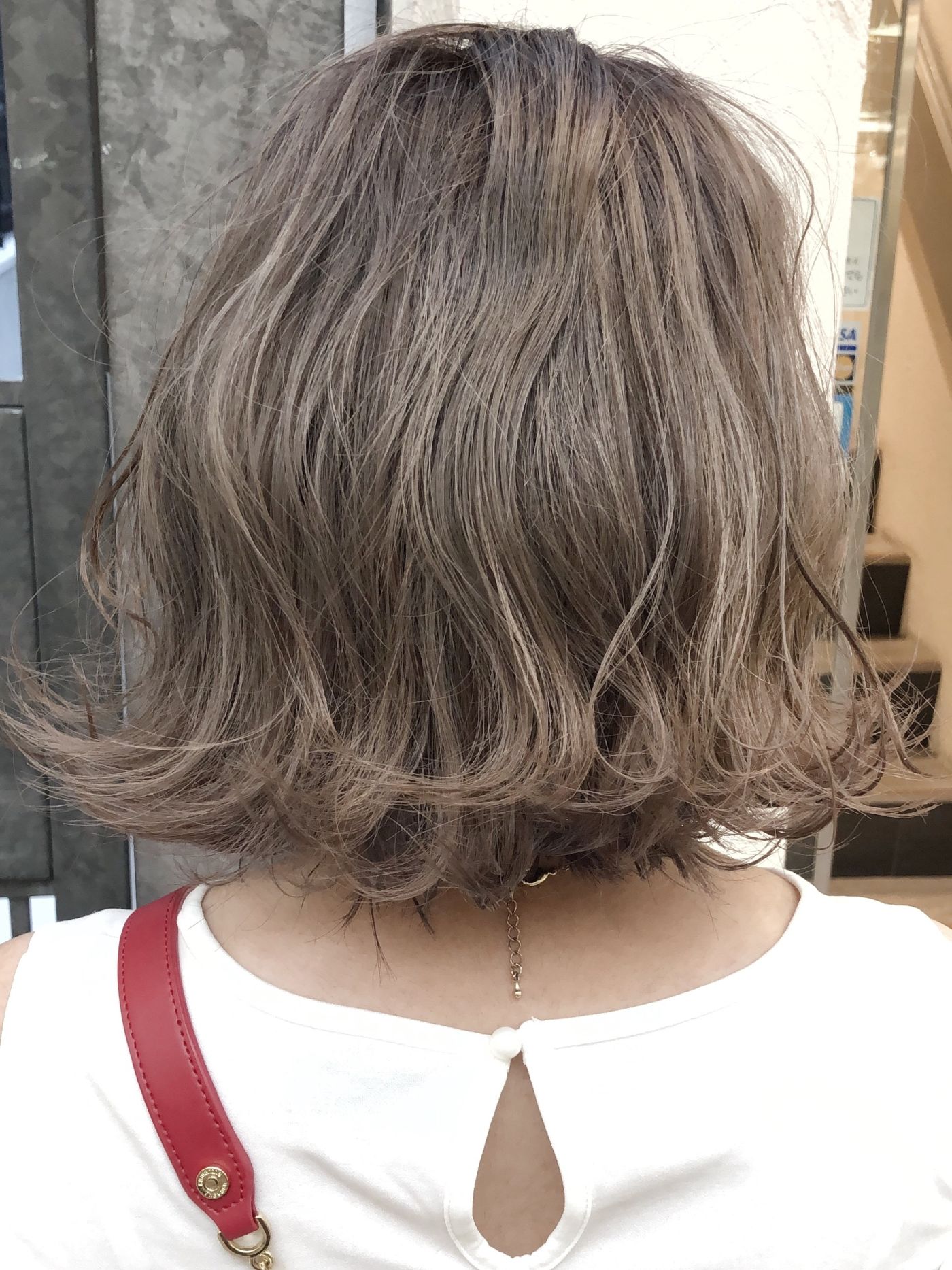 プラチナグレー
