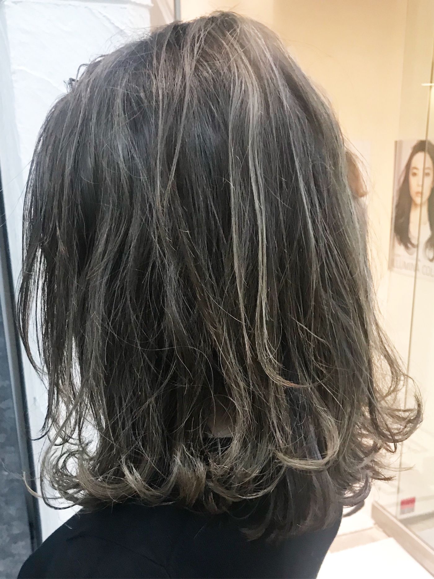 ダークグレー×ハイライト