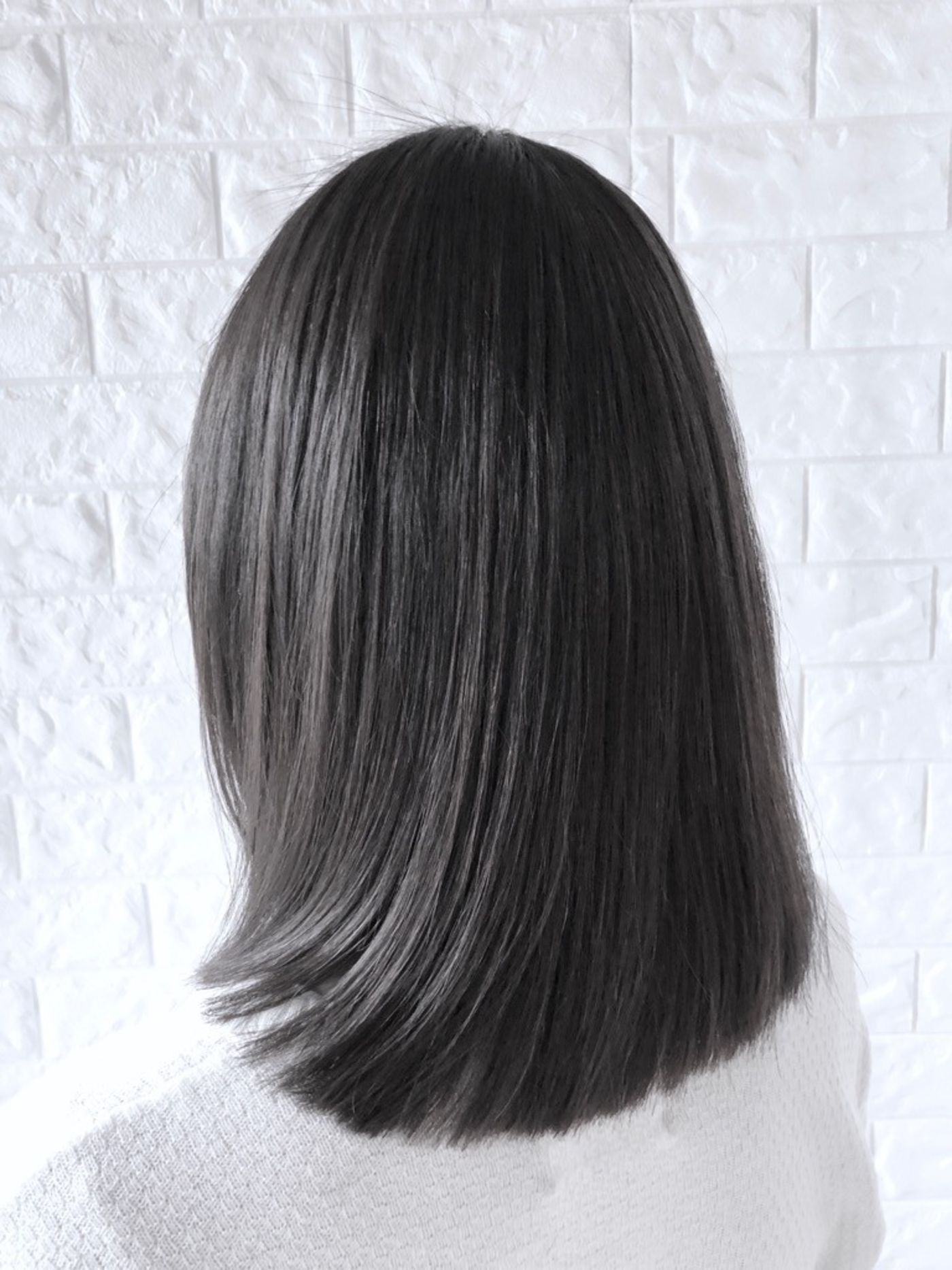 おすすめヘアスタイル1:時短×スタイリングのしやすさで隠れた人気ストレートスタイル。