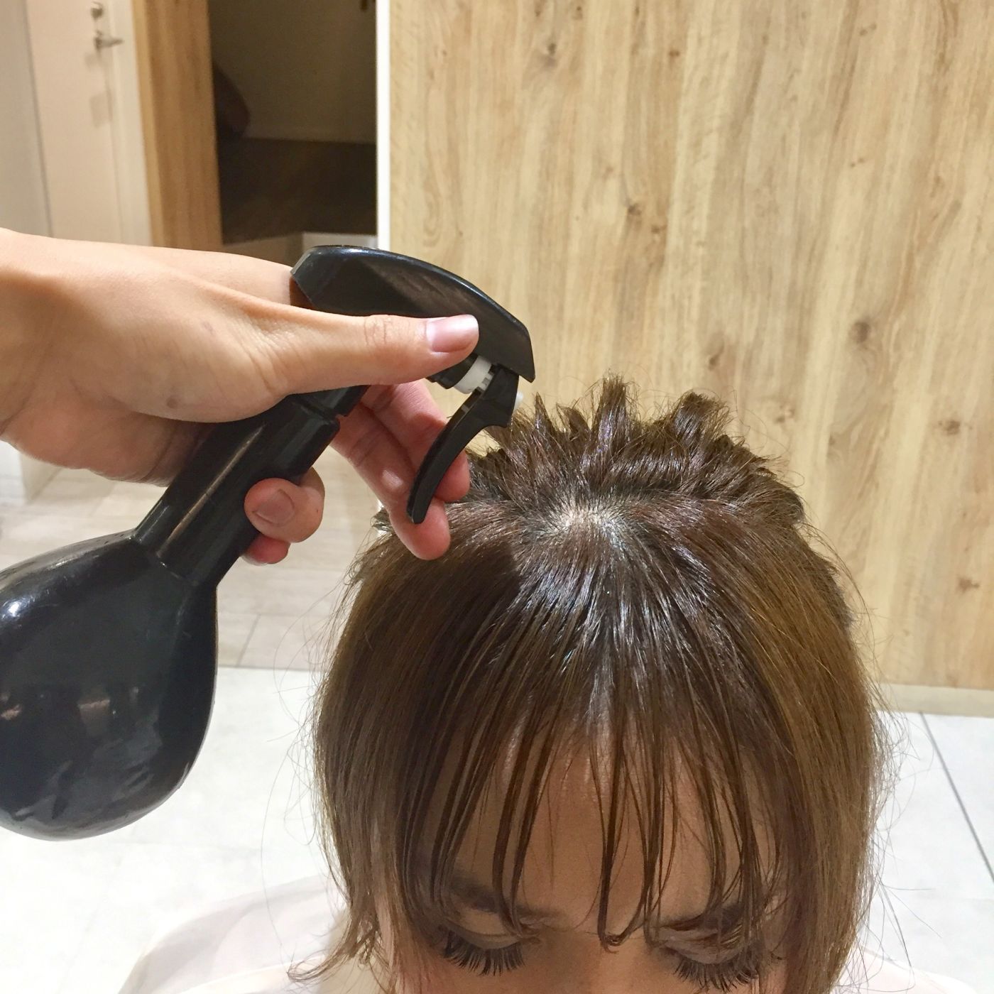 1.水で前髪を濡らす