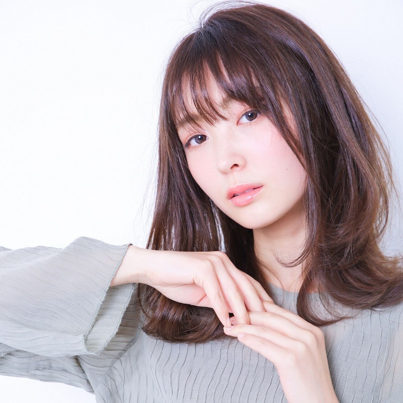 肩から胸上までのミディアム