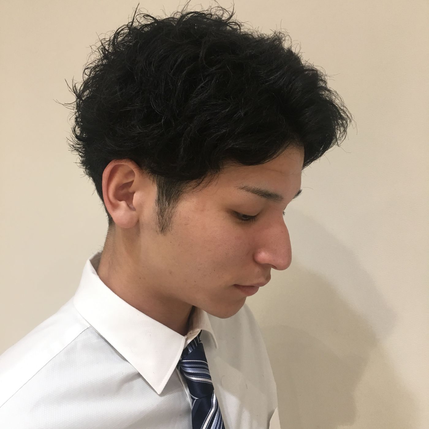 スーツスタイルでも決まる‼︎『ツーブロックパーマ×ビジネス』
