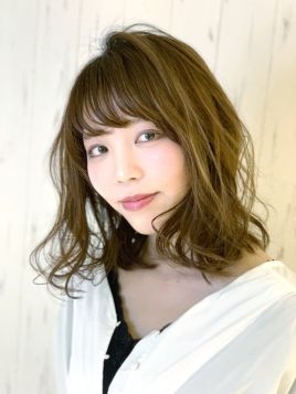 肩に掛かる長さのミディアムパーマスタイル ヘアカタログ 美容室 Nyny Mothers 姫路南店 小林 秀樹 ヘアサロン 美容院 ニューヨークニューヨーク