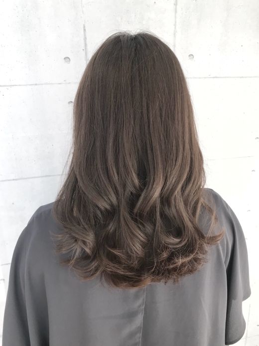 ナチュラルアッシュブラウン｜ヘアカタログ 美容室 NYNY 新田辺店 高木 麻知子｜ヘアサロン・美容院｜ニューヨークニューヨーク