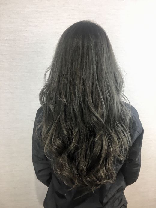 Longstyle カーキグレージュ ヘアカタログ 美容室 Nyny Mothers 京阪百貨店住道店 石川 慧南 ヘアサロン 美容院 ニューヨークニューヨーク