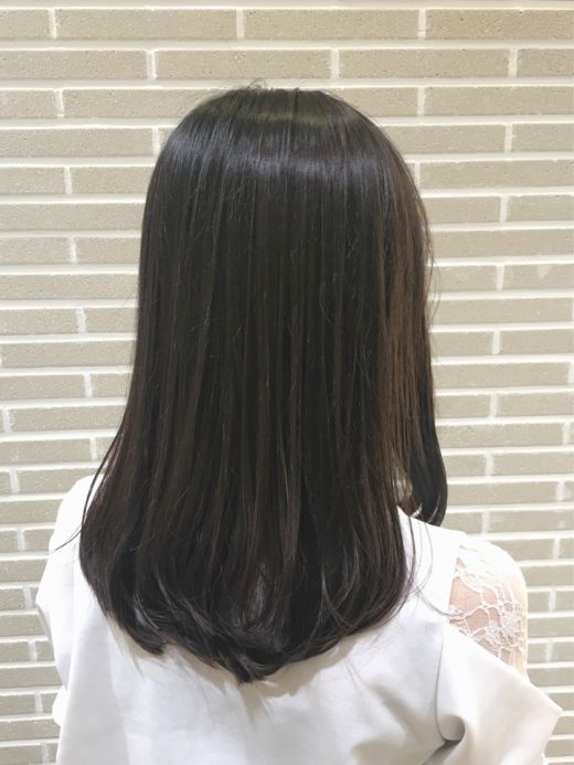 ツヤ感溢れるミディアムストレート ヘアカタログ 美容室 Nyny Mothers パピオス明石店 相原 歩 ヘアサロン 美容院 ニューヨークニューヨーク