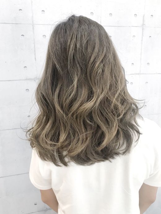 ハイライト 外国人風アッシュグレージュ ヘアカタログ 美容室 Nyny 新田辺店 高木 麻知子 ヘアサロン 美容院 ニューヨークニューヨーク