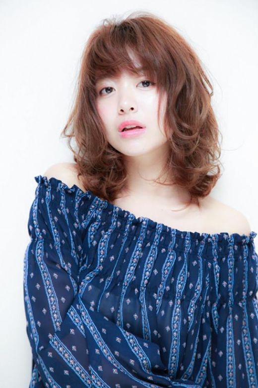 前髪に立体感が欲しい方にオススメのミディアム巻き髪 ヘアカタログ 美容室 Nyny 三宮本店 足立 充孝 ヘアサロン 美容院 ニューヨークニューヨーク 前髪に立体感が欲しい方にオススメのミディアム巻き髪 ヘアカタログ 美容室 Nyny 三宮本店 足立 充孝 ヘアサロン 美容院 ニューヨークニューヨーク