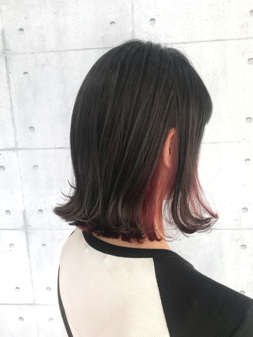 切りっぱなしボブ インナーカラー赤 ヘアカタログ 美容室 Nyny 新田辺店 高木 麻知子 ヘアサロン 美容院 ニューヨークニューヨーク