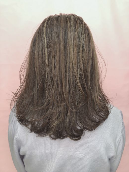 たっぷりハイライト レイヤーカット ヘアカタログ 美容室 Nyny 加古川店 宮川 華奈 ヘアサロン 美容院 ニューヨークニューヨーク たっぷりハイライト レイヤーカット ヘアカタログ 美容室 Nyny 加古川店 宮川 華奈 ヘアサロン 美容院 ニューヨークニューヨーク