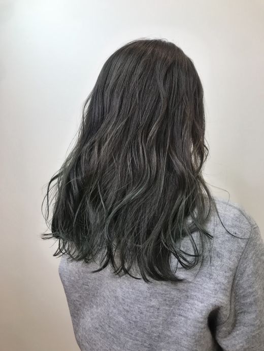 スモーキーグリーンのグラデーション ヘアカタログ 美容室 Nyny 姫路広畑店 野村 尚代 ヘアサロン 美容院 ニューヨークニューヨーク