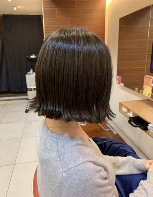 艶々切りっぱなしボブ ヘアカタログ 美容室 Nyny 桂店 谷頭 千里 ヘアサロン 美容院 ニューヨークニューヨーク