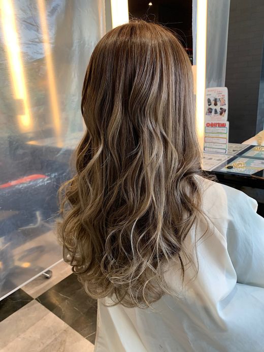 ハイライト グレージュ ヘアカタログ 美容室 Nyny イオンスタイル海老江店 中村 侑弘 ヘアサロン 美容院 ニューヨークニューヨーク