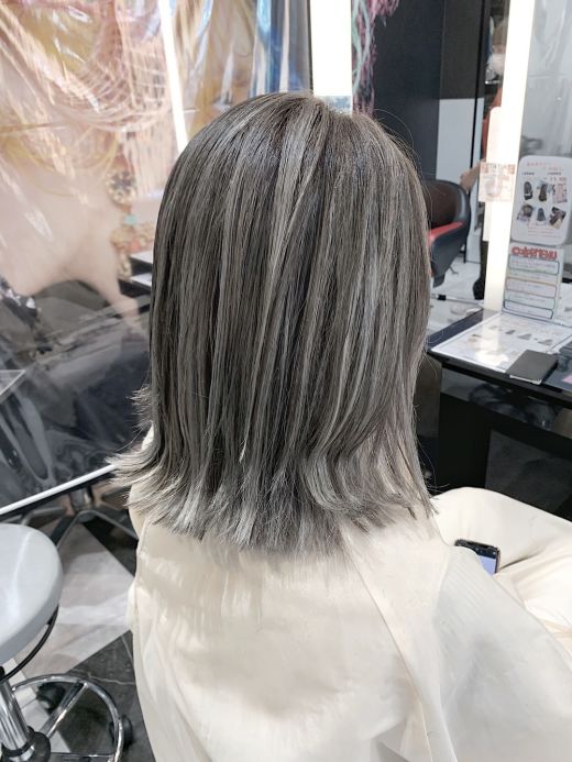 ホワイトシルバーハイライト ヘアカタログ 美容室 Nyny イオンスタイル海老江店 中村 侑弘 ヘアサロン 美容院 ニューヨークニューヨーク ホワイトシルバーハイライト ヘアカタログ 美容室 Nyny イオンスタイル海老江店 中村 侑弘 ヘアサロン 美容院 ニューヨークニューヨーク