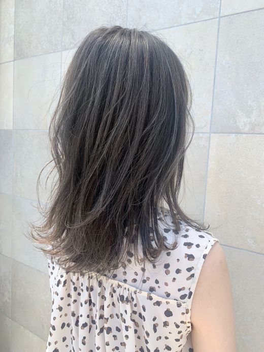 細かめハイライトでホワイトグレージュ ヘアカタログ 美容室 Nyny 伏見桃山店 渡邉 真由 ヘアサロン 美容院 ニューヨークニューヨーク 細かめハイライトでホワイトグレージュ ヘアカタログ 美容室 Nyny 伏見桃山店 渡邉 真由 ヘアサロン 美容院 ニューヨークニューヨーク