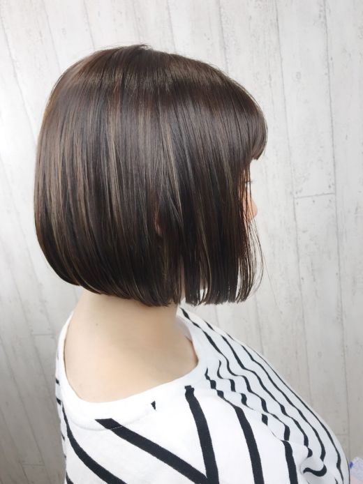 ぱっつんボブカット ヘアカタログ 美容室 Nyny 伏見桃山店 小田 恵 ヘアサロン 美容院 ニューヨークニューヨーク