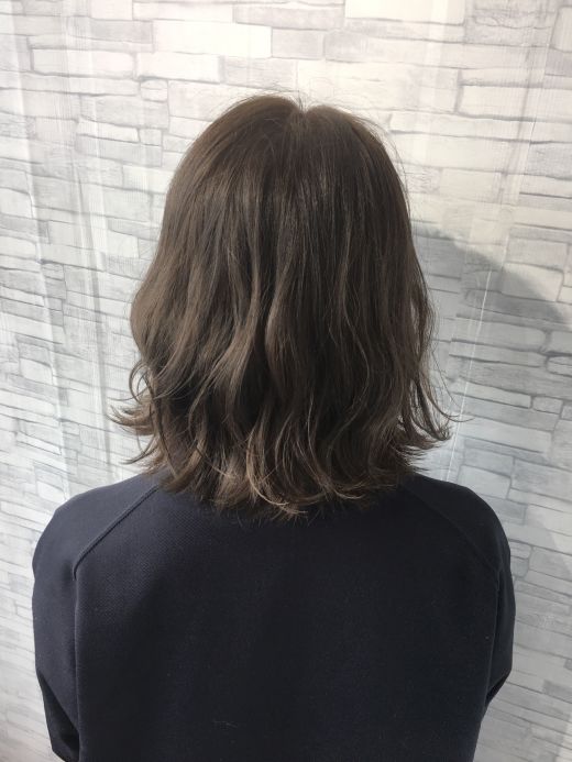 イルミナカラー アッシュベージュのくせ毛風ボブ ヘアカタログ 美容室 Nyny 松井山手店 足立 磨咲 ヘアサロン 美容院 ニューヨークニューヨーク