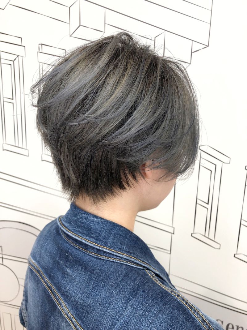 シルバーグレー ハンサムショート ヘアカタログ 美容室 Essensuals By